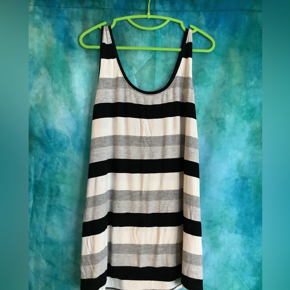 Reitmens Black and White tank top
